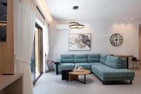 Modern apartment, up to 6, close to the beach!